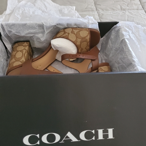 NIB Beautiful Marla Block Heel Sandal In Signature Jacquard~Canvas Leather - Picture 7 of 10